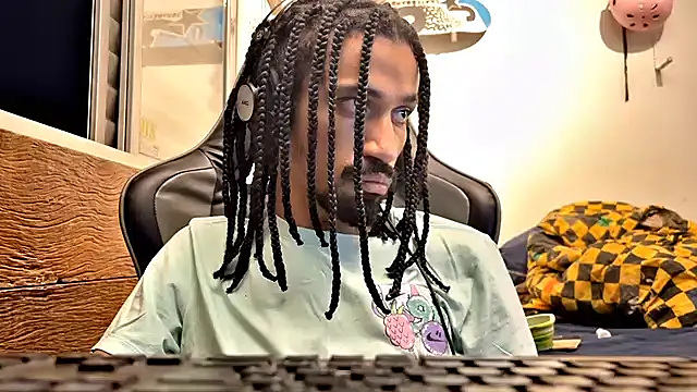 Snapshot of hotcamboy420 chatting on February 18, 3:53 am hotcamboy420 online show from February 18, 3:53 am