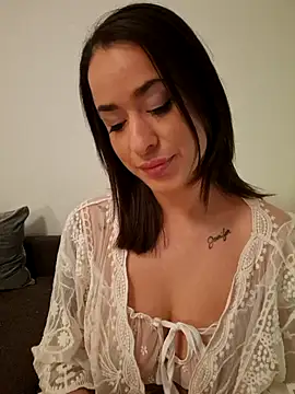 Snapshot of LydiaMaus96 chatting on December 17, 1:44 am LydiaMaus96 online show from December 17, 1:44 am