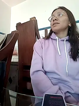 karlamorris  online show from December 19, 1:29 pm