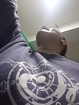 karlamorris  online show from October 15, 1:33 pm