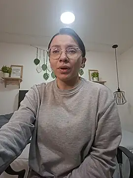 karlamorris  online show from October 27, 1:59 pm