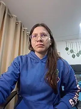 karlamorris  online show from November 29, 7:06 pm