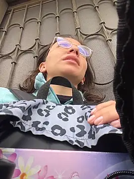 karlamorris  online show from April 8, 1:11 pm