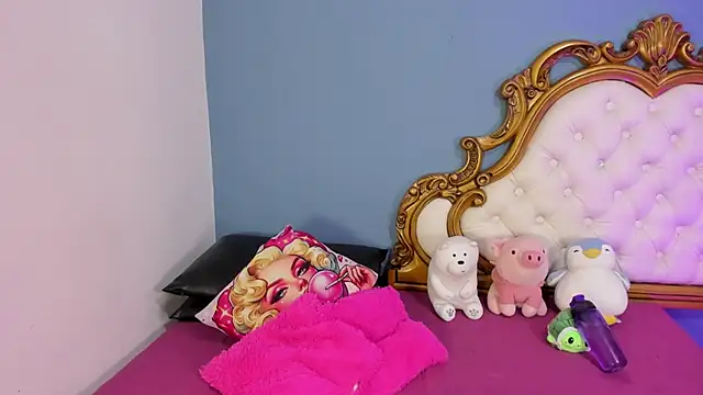 AlanaJones1 online show from March 4, 3:45 am