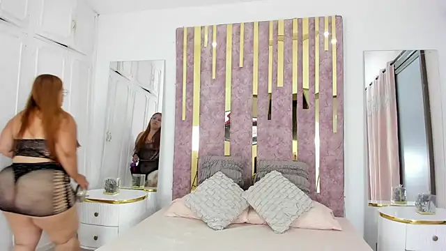 LeahxBarker online show from February 18, 11:30 pm