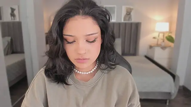 renee shelby  online show from September 11, 9:04 pm