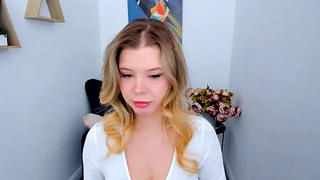 FollowLovee online show from February 24, 6:39 pm