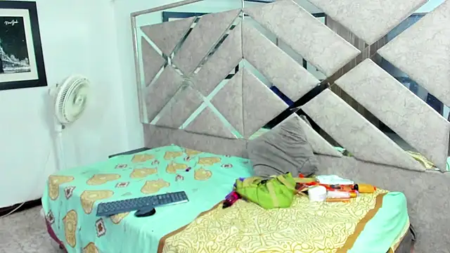 EvaxEmma online show from November 15, 1:07 pm