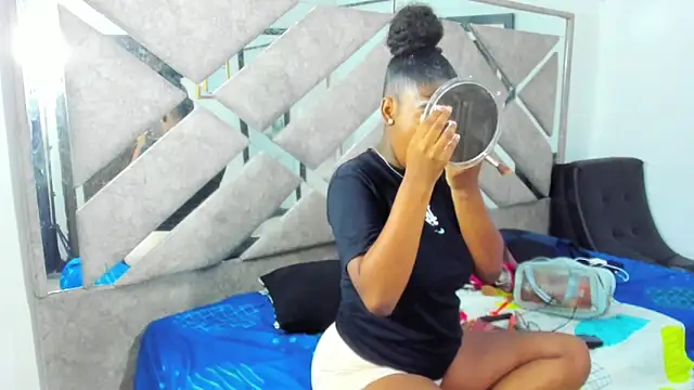 EvaxEmma online show from March 18, 1:03 pm