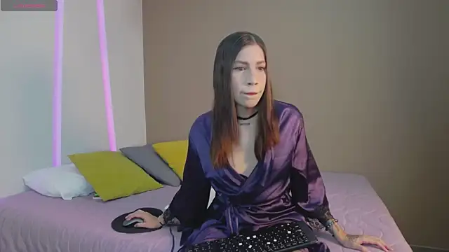 Snapshot of LynnSam_ chatting on February 1, 1:55 am LynnSam online show from February 1, 1:55 am