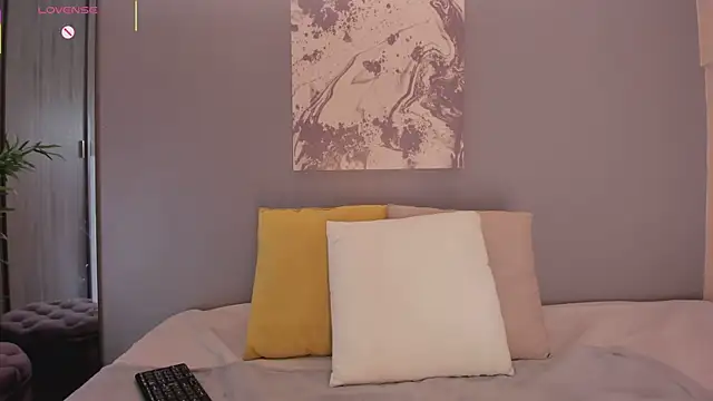 Snapshot of LynnSam_ chatting on October 24, 11:23 pm LynnSam online show from October 24, 11:23 pm