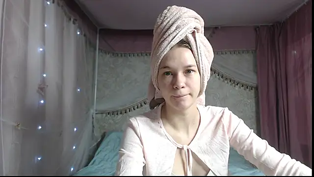 leila bambi  online show from December 19, 9:44 pm