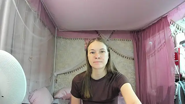 leila bambi  online show from April 1, 5:54 pm