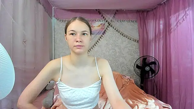 leila bambi  online show from June 1, 1:57 pm