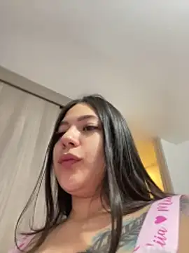 Snapshot of Latina_vanessa chatting on February 9, 3:21 am Latina vanessa online show from February 9, 3:21 am