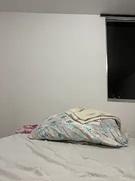 Snapshot of Latina_vanessa chatting on February 12, 3:01 am Latina vanessa online show from February 12, 3:01 am