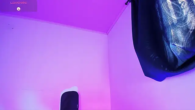 Snapshot of Leticia_brownn1 chatting on March 12, 8:20 pm Leticia brownn1 online show from March 12, 8:20 pm