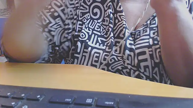 Snapshot of bbwxxx70 chatting on September 30, 4:06 am bbwxxx70 online show from September 30, 4:06 am