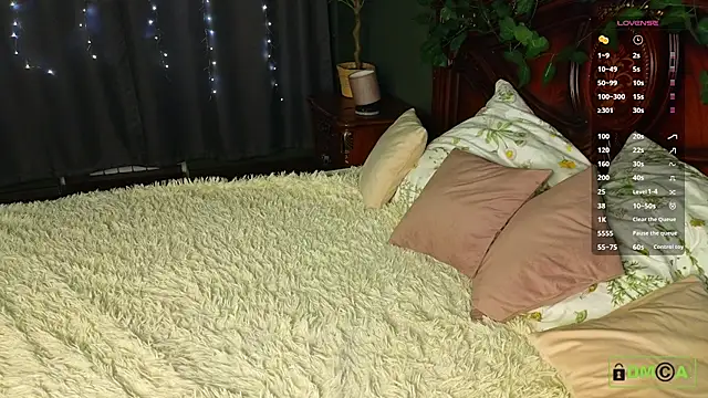 Snapshot of SquirtBabee chatting on November 24, 3:23 pm SquirtBabee online show from November 24, 3:23 pm