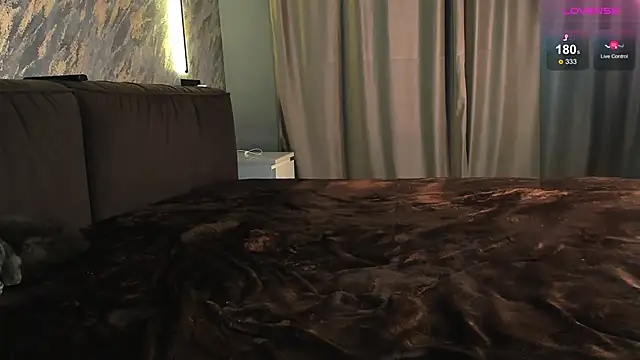 Snapshot of laflamebella chatting on February 25, 3:54 pm laflamebella online show from February 25, 3:54 pm