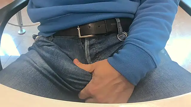 alessandroman2114 online show from March 26, 11:16 am