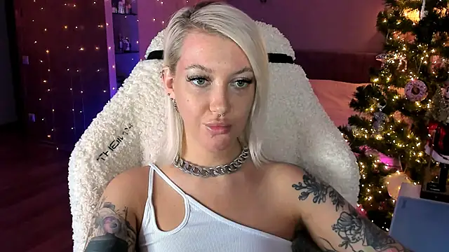 tykioty Miley online show from December 15, 1:59 pm