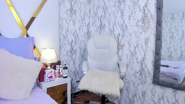 Athziry  online show from December 2, 9:39 pm