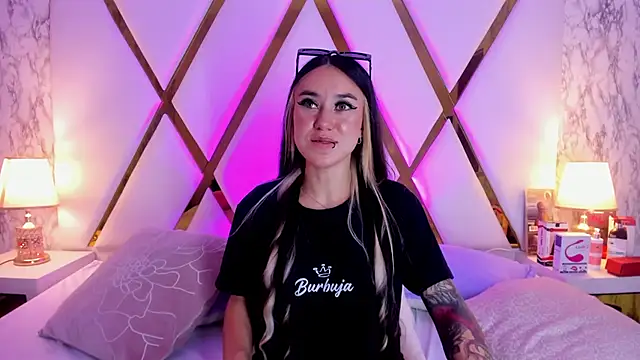 Athziry  online show from February 10, 10:09 pm