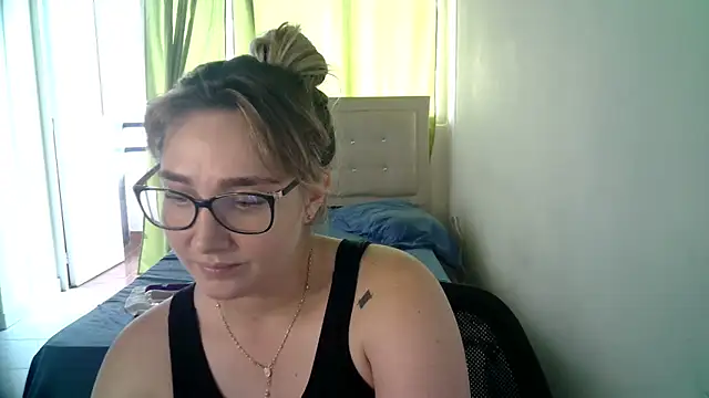 Snapshot of katy_pp chatting on October 23, 9:57 pm katy pp online show from October 23, 9:57 pm