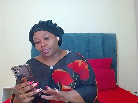 curvycloe1 online show from June 2, 7:21 am