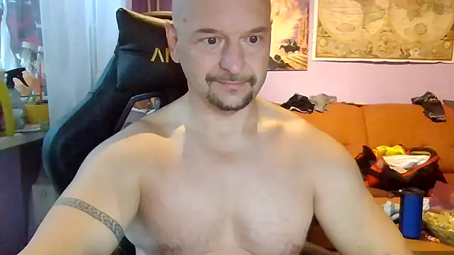 Snapshot of Sports-beast chatting on October 13, 5:51 am Sports-beast online show from October 13, 5:51 am