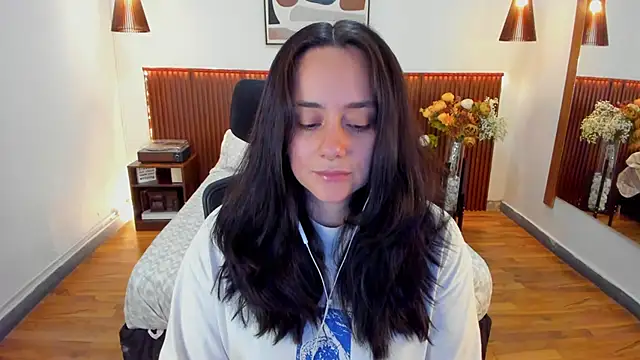 Snapshot of KatherineBond chatting on May 14, 7:20 pm KatherineBond online show from May 14, 7:20 pm