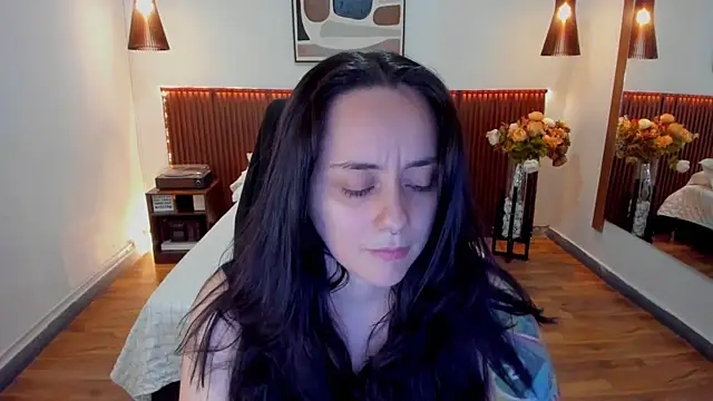 Snapshot of KatherineBond chatting on June 2, 7:16 pm KatherineBond online show from June 2, 7:16 pm