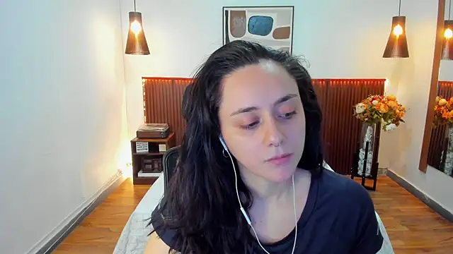 KatherineBond online show from July 8, 4:00 pm
