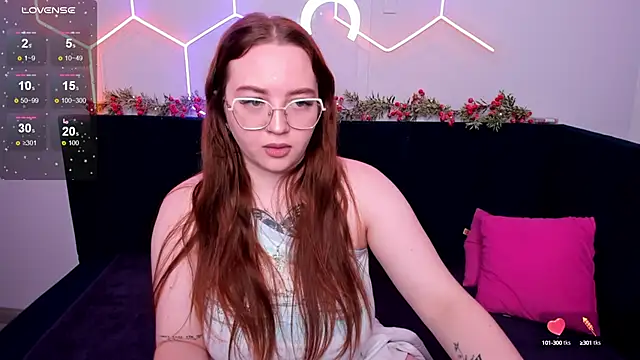 Snapshot of Emma_adorablle chatting on December 18, 5:04 am Emma adorablle online show from December 18, 5:04 am