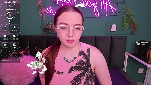 Snapshot of Emma_adorablle chatting on December 23, 1:51 am Emma adorablle online show from December 23, 1:51 am