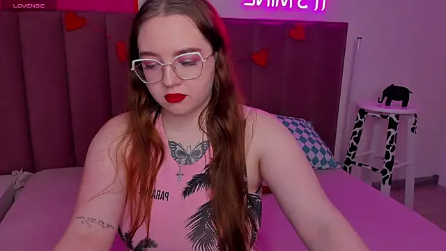 Snapshot of Emma_adorablle chatting on February 15, 1:31 am Emma adorablle online show from February 15, 1:31 am