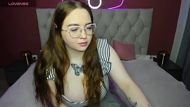 Snapshot of Emma_adorablle chatting on March 20, 4:07 am Emma adorablle online show from March 20, 4:07 am