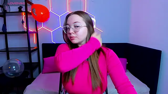 Snapshot of Emma_adorablle chatting on September 28, 1:33 am Emma adorablle online show from September 28, 1:33 am