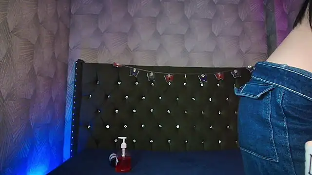 AnnaliOlsenX online show from May 25, 5:41 pm