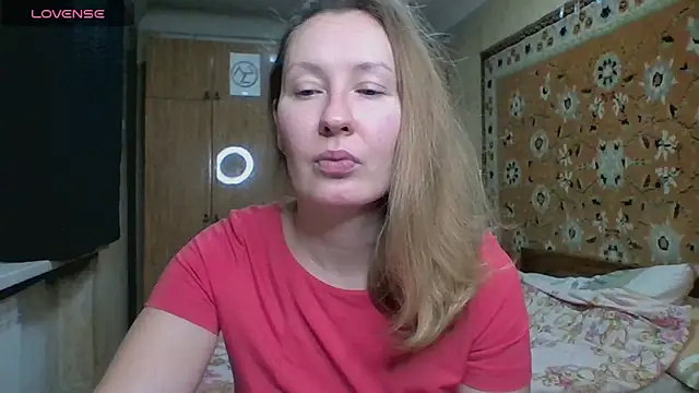 Snapshot of AnnaXLovers chatting on November 12, 6:47 am AnnaXLovers online show from November 12, 6:47 am