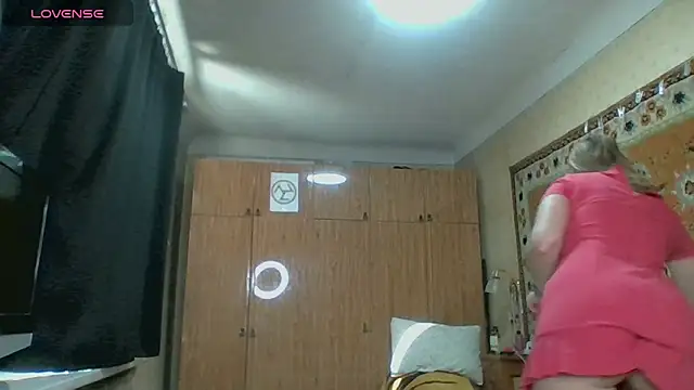 Snapshot of AnnaXLovers chatting on November 14, 8:13 am AnnaXLovers online show from November 14, 8:13 am