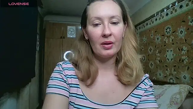 Snapshot of AnnaXLovers chatting on November 20, 12:27 pm AnnaXLovers online show from November 20, 12:27 pm