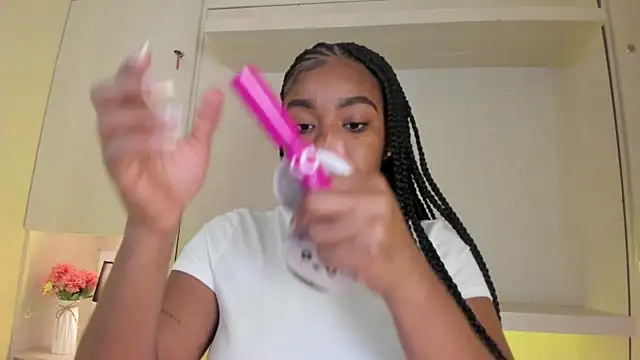 Snapshot of tamaraa_smiith chatting on February 17, 7:42 pm tamaraa smiith online show from February 17, 7:42 pm