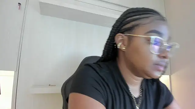 Snapshot of tamaraa_smiith chatting on February 25, 7:34 pm tamaraa smiith online show from February 25, 7:34 pm