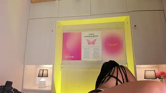 Snapshot of tamaraa_smiith chatting on March 3, 7:42 pm tamaraa smiith online show from March 3, 7:42 pm