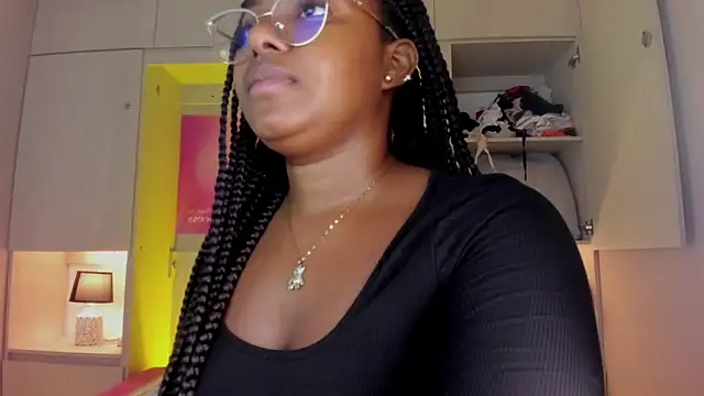 tamaraa smiith online show from April 4, 7:33 pm