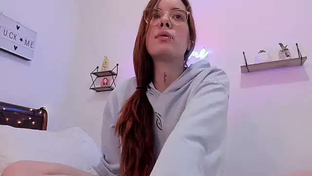 Manuela monroe online show from December 18, 11:33 pm