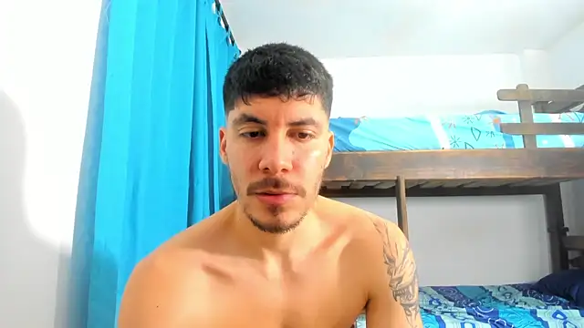 Snapshot of daniel_sexy777 chatting on October 17, 1:53 am daniel sexy777 online show from October 17, 1:53 am