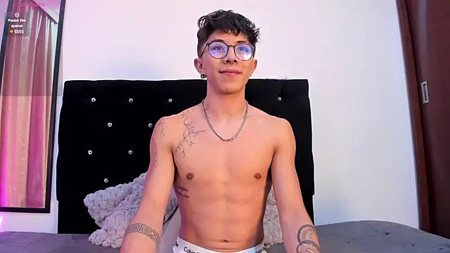 Snapshot of im__thomass chatting on December 11, 5:32 am im thomass online show from December 11, 5:32 am